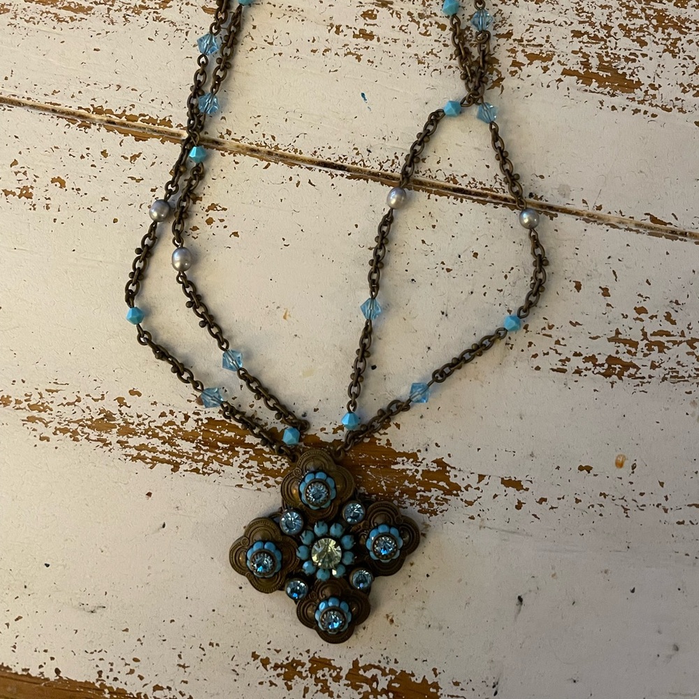 Beautiful Liz Palacios Crystal Necklace.